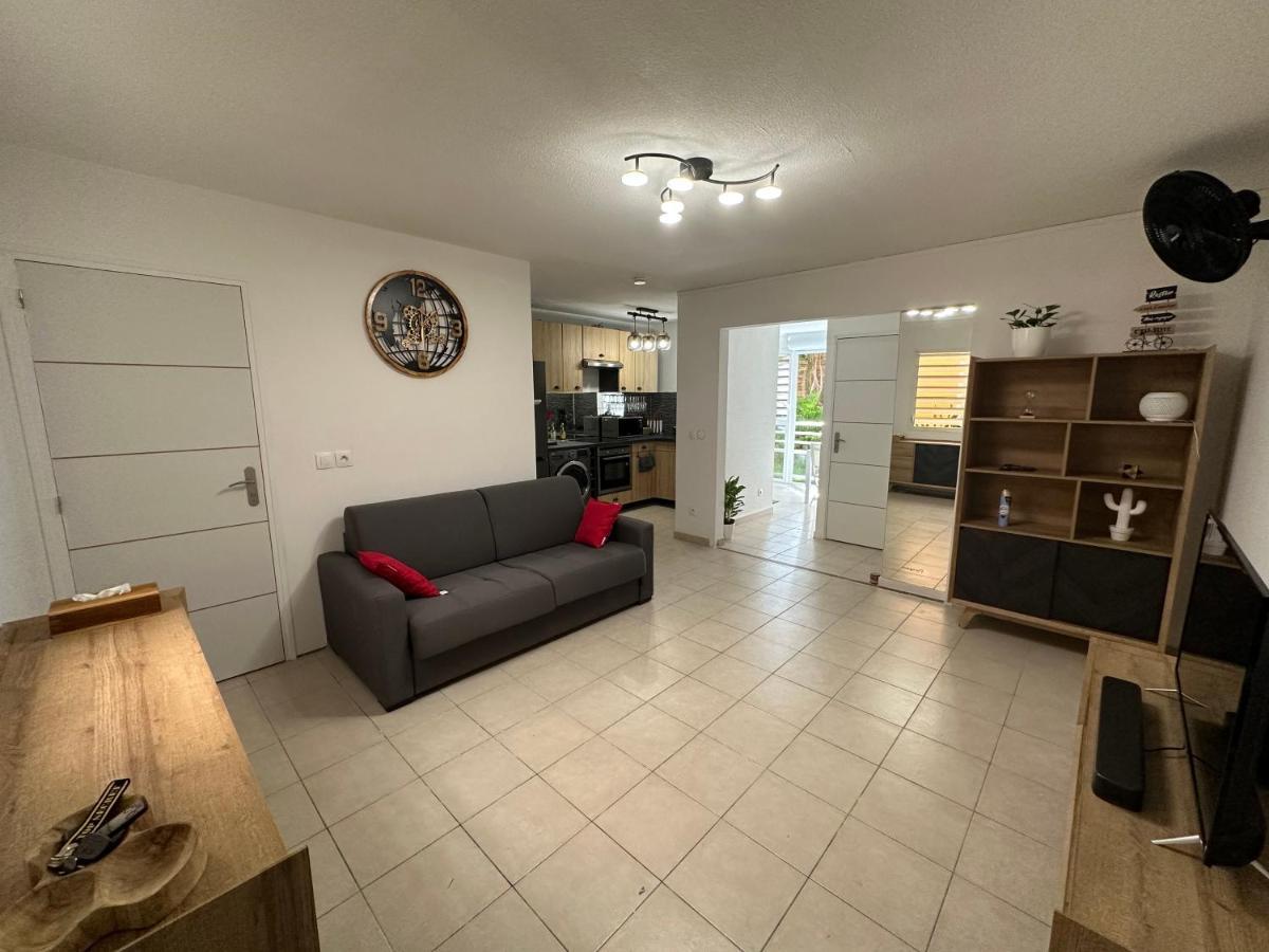 Апартаменты Location T2 Meuble Baie Mahault Convenance Экстерьер фото