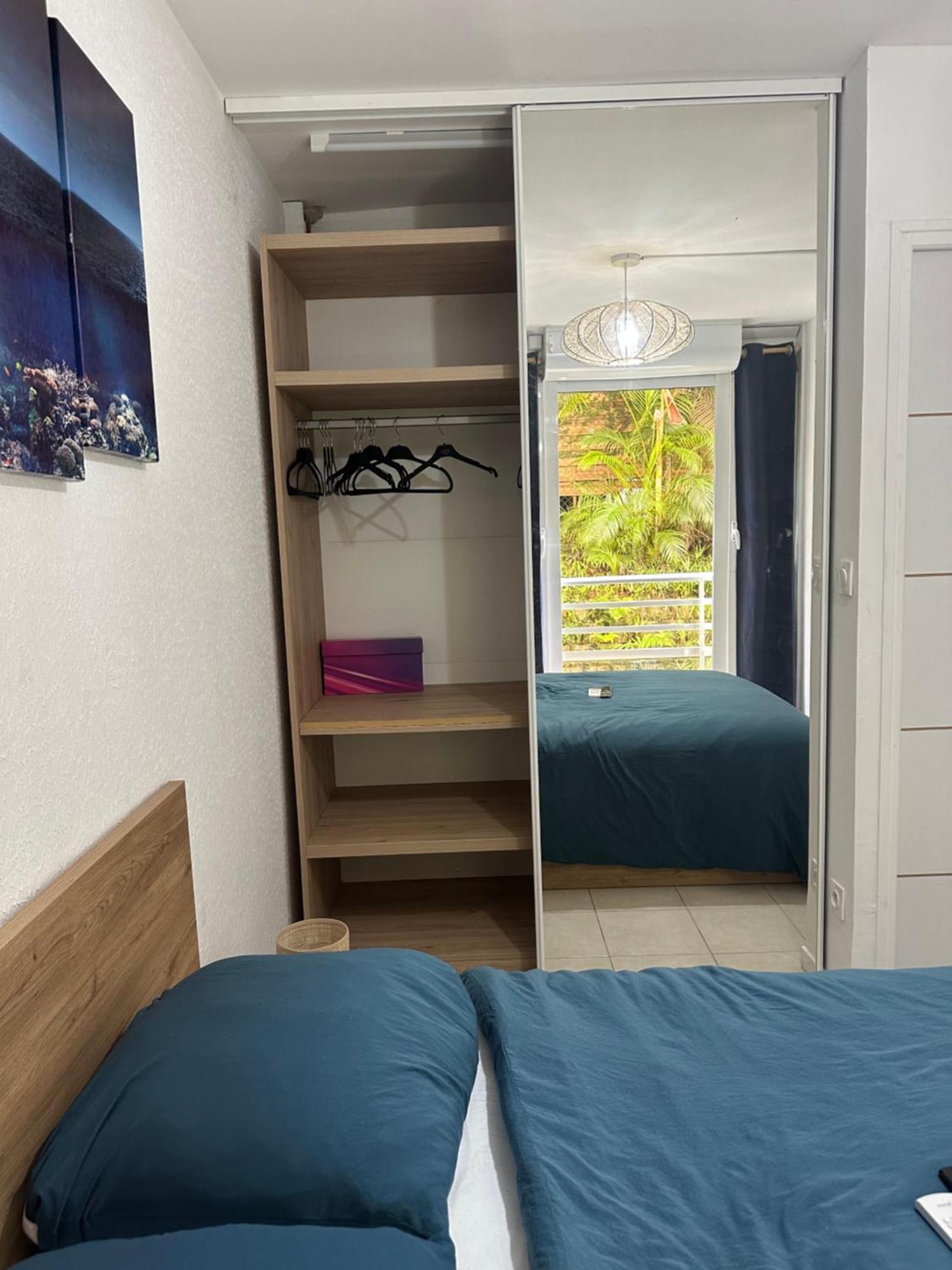 Апартаменты Location T2 Meuble Baie Mahault Convenance Экстерьер фото